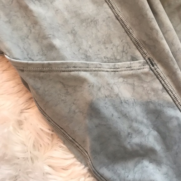 Lululemon Fast and Free HR Tight 25” in Washed Indigo/White tie dye - Picture 12 of 13